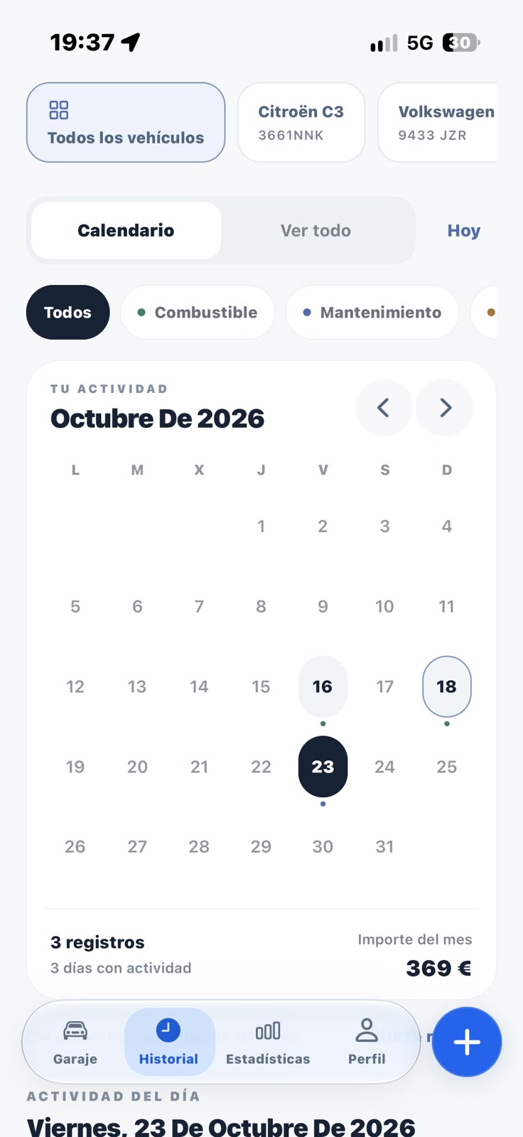 Pantalla real del historial de Zeyro, con calendario y actividad de los vehículos.